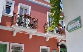 Madalena'S Family Rooms